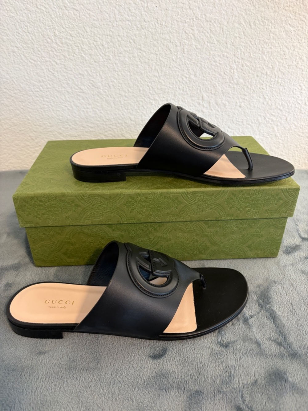 Gucci Black Leather Thong Slide Sandals with Beige Insole - Picture 4 of 9